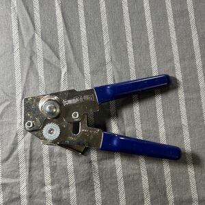 Swing-A-Way manual can opener with blue handles